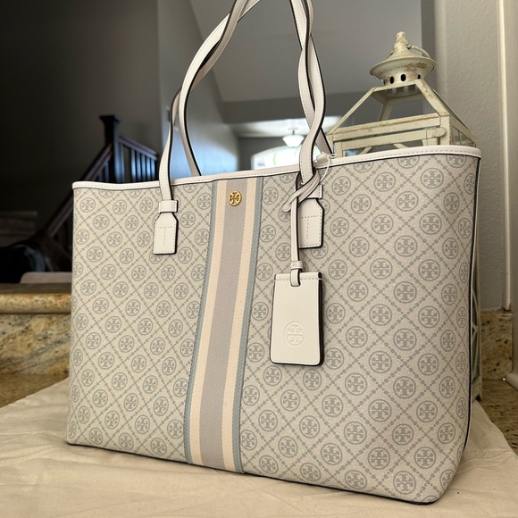 Tory Burch Handbags - New💝 tory burch geo logo tote gray gro with stripe